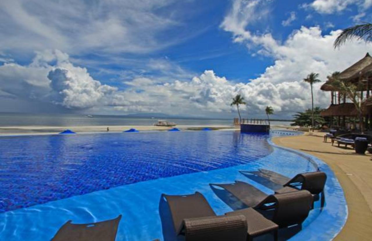 The Bellevue Resort Panglao Zewnętrze zdjęcie Infinity pool at the Shangri-La's Tanjung Rhu Resort, Langkawi, Malaysia
